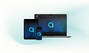 Smartphone con sito Acea Un laptop, uno smartphone e un tablet mostrano la homepage del Sito Acea